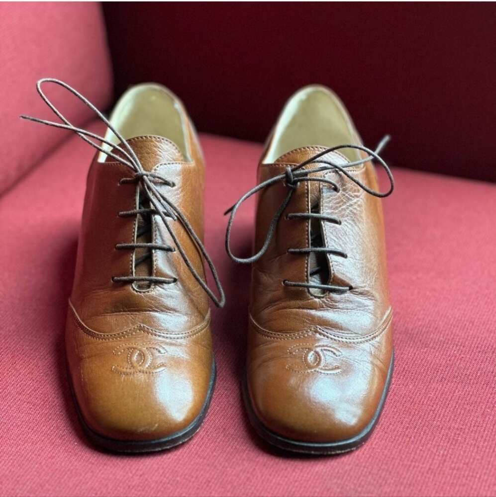Vintage CHANEL Brown Lace up Oxford Shoes - Size 6.5